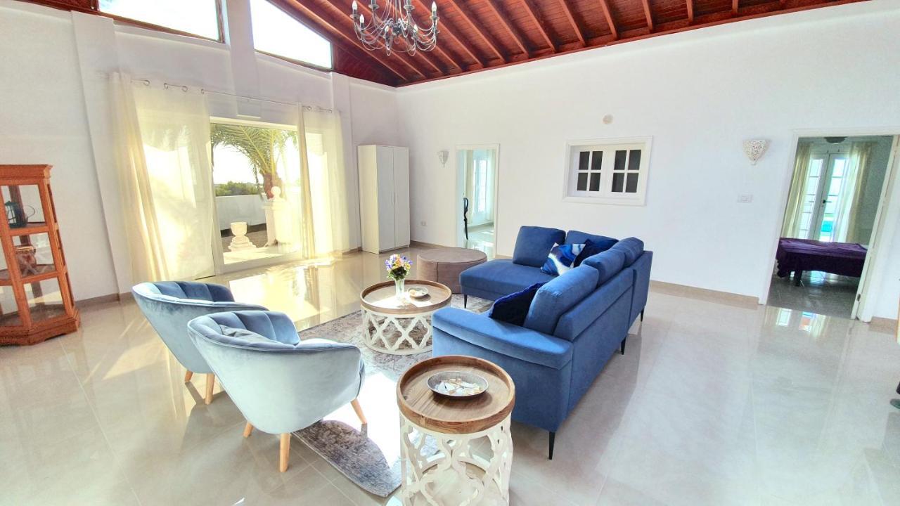 Stunning Sea View Villa With 6 Bedrooms & Heated Pool - Villa Renaissance Playa Blanca  Exterior photo